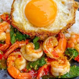 ข้าวกะเพรากุ้ง