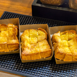 ขนมปังเนยนมน้ำตาล