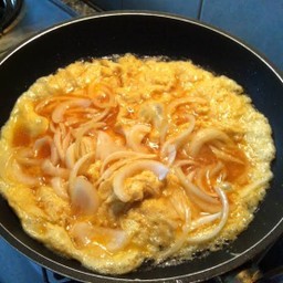 ข้าวไข่เจียว+หอมใหญ่