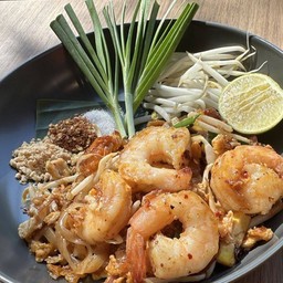 ผัดไทยโบราณใส่กุ้ง