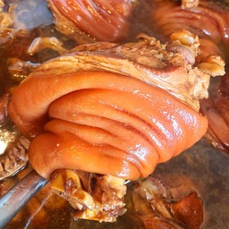 ขาหมูยกขา
