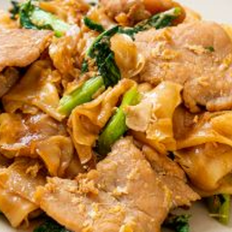 ผัดซีอิ้วเนื้อ.