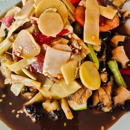 ตำหน่อไม้ใส่หอย