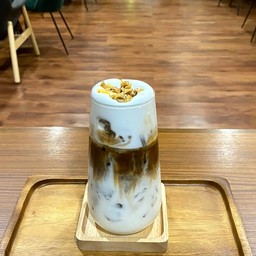 มัคคิอาโต้แห่งเมืองสองแคว (กาแฟคาราเมล คาราเมลมัคคิอาโต้+กล้วยตาก)