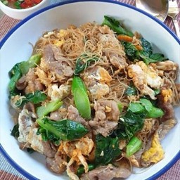 ผัดซีอิ๋วเส้นหมี่หมู