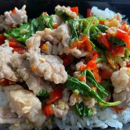 ข้าว-กะเพราเนื้อชิ้น