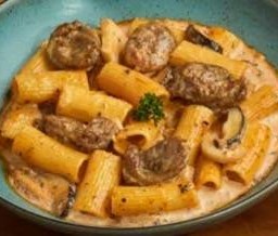 ริกาโตนีไส้กรอกอิตาเลียน ครีมซอสเห็ดและน้ำมันทรัฟเฟิล