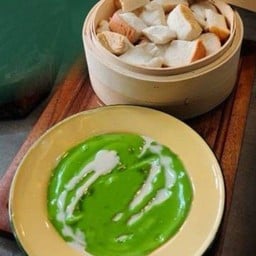 ปังนึ่งสังขยาใบเตย