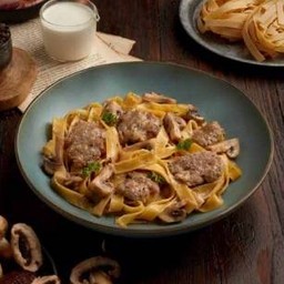 พาสต้าไส้กรอกอิตาเลียนและเห็ดพอร์ชินี