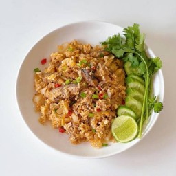 ข้าวผัดปลากระป๋อง
