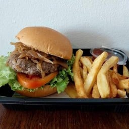 [อร่อยซ่ากับโค้ก] ชุดเบอร์เกอร์เนื้อ +  โค้ก ออริจินัล (กระป๋อง) 