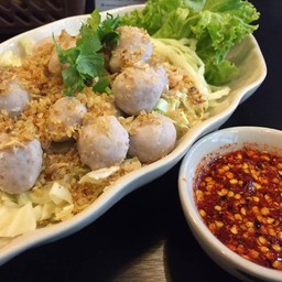 ลูกชิ้นลวกจิ้ม