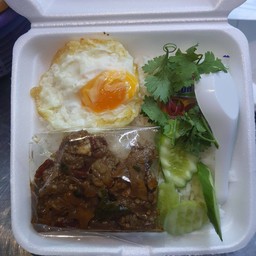 กะเพราเนื้อ+ไข่ดาว