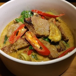 Green Curry With Grilled Pork