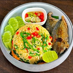 ข้าวผัดชะอม+ปลาทูทอด (ร้านได้จากไลน์แมน60฿)