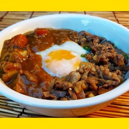 แกงกะหรี่เนื้อไข่ออนเซ็น