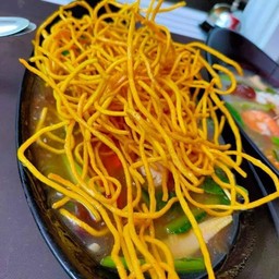 ราดหน้าหมี่กรอบ
