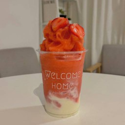 Strawberry Yogurt smoothie สตอเบอรี่โยเกิร์ตสมูทตี้