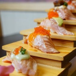ซูชิแซลมอนเบิร์น 5 ซอส