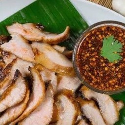 คอหมูย่าง น้ำจิ้มแจ่ว (กับข้าว)
