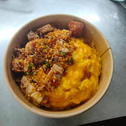 ข้าวไข่ข้นหมูกรอบคั่วพริกเกลือ รสเด็ด