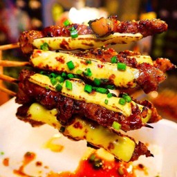 วากิวไทยเบิร์นไฟเสียบไม้ + ชีสย่าง 4 ไม้