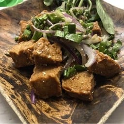 น้ำตก หมูยอดทอด