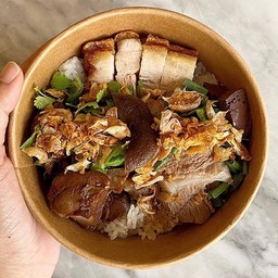 ข้าวแห้ง 2 สหาย หมูใบพายและหมูกรอบทอดไร้น้ำมัน