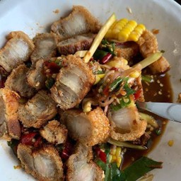 ตำลาวข้าวโพด หมูกรอบ