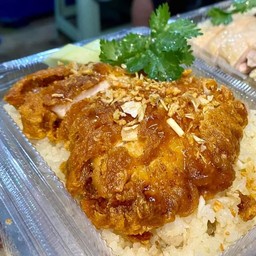 ข้าวมันไก่ทอดซอสน้ำปลา