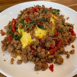 ข้าวไข่ข้นกะเพราหมูสับ