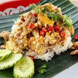 ข้าวไข่คั่วหมู