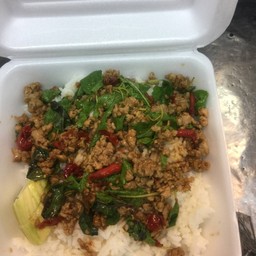 ข้าวกระเพราหมูแดง