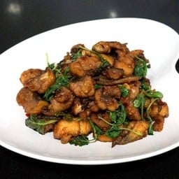 กับ กะเพราปลาดุกทอด