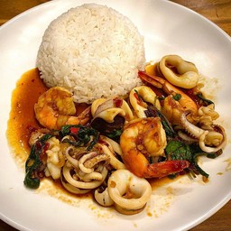 ข้าวกะเพรา กุ้ง+หมึก