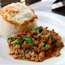 กระเพราหมูสับ