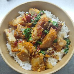 ข้าวกะเพราหมูกรอบ
