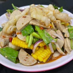 ยำตีนไก่หมูยอข้าวโพด