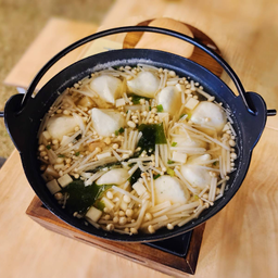 มิโซะ หม้อไฟ + (ลูกชิ้นไส้ไข้ปลา🐟)