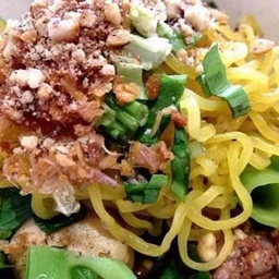 เส้นบะหมี่หมูพิเศษ