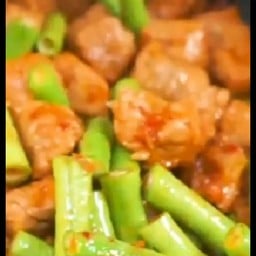 ผัดพริกแกงหมู