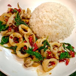 ข้าวกะเพราปลาหมึก