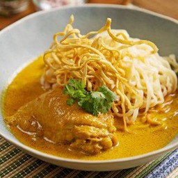 ข้าวซอยสะโพกไก่