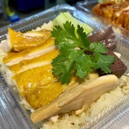 ข้าวมันไก่ต้มน้ำปลา+เครื่องในไก่