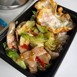 ผัดแขนงหมูสามชั้น