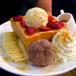 โทสต์ สตรอเบอรี่-กล้วย