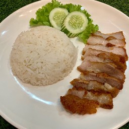 ข้าวหมูสามชั้นทอดน้ำปลา + น้ำจิ้มแจ่ว