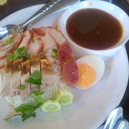 ข้าวหมูแดงกรอบพิเศษ