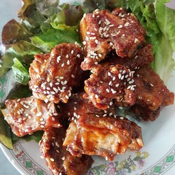 กระดูกหมูทอดเคลือบซอสเผ็ดโคชูจัง