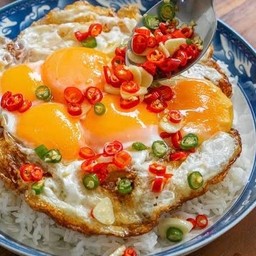 ข้าวใข่ดาว 5 ใบ โรยพริก จุกๆ